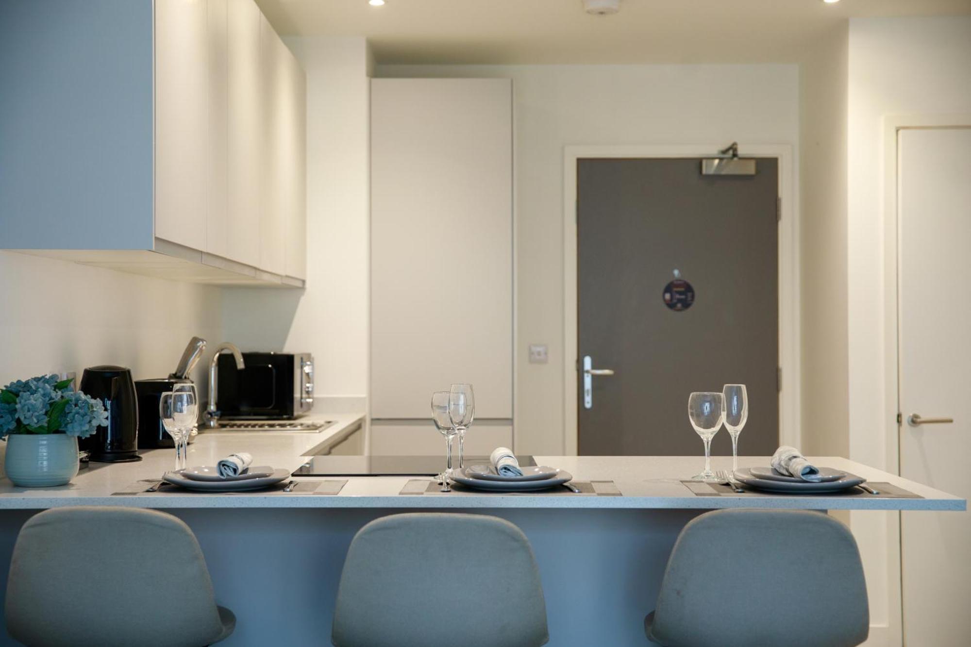 Trafford Suite Modern 1 Bed With Cinema Room Манчестер Экстерьер фото