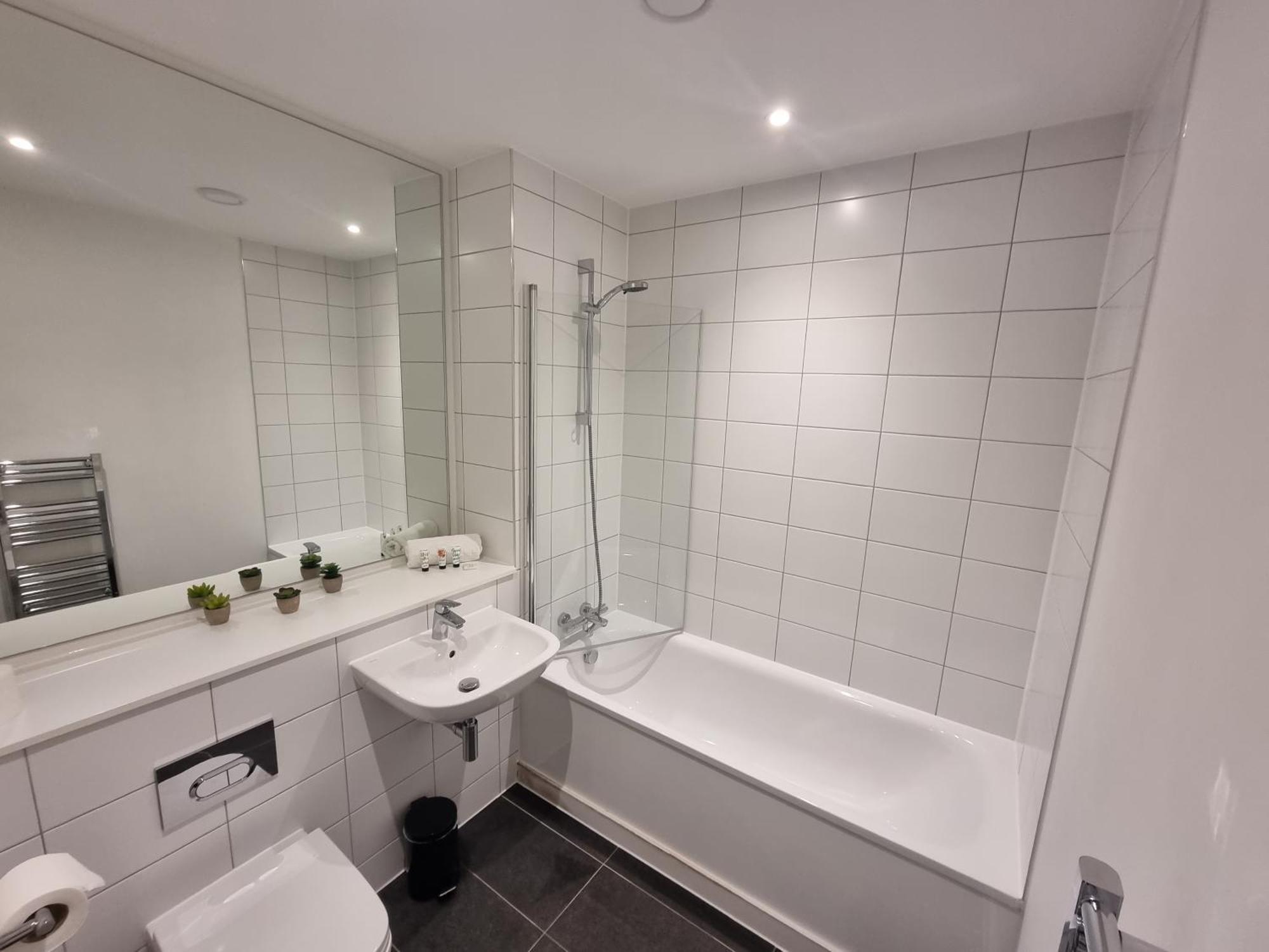 Trafford Suite Modern 1 Bed With Cinema Room Манчестер Экстерьер фото